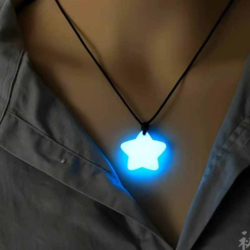 Glow In Dark Stars - Colar com Pingente de Jade Estrela